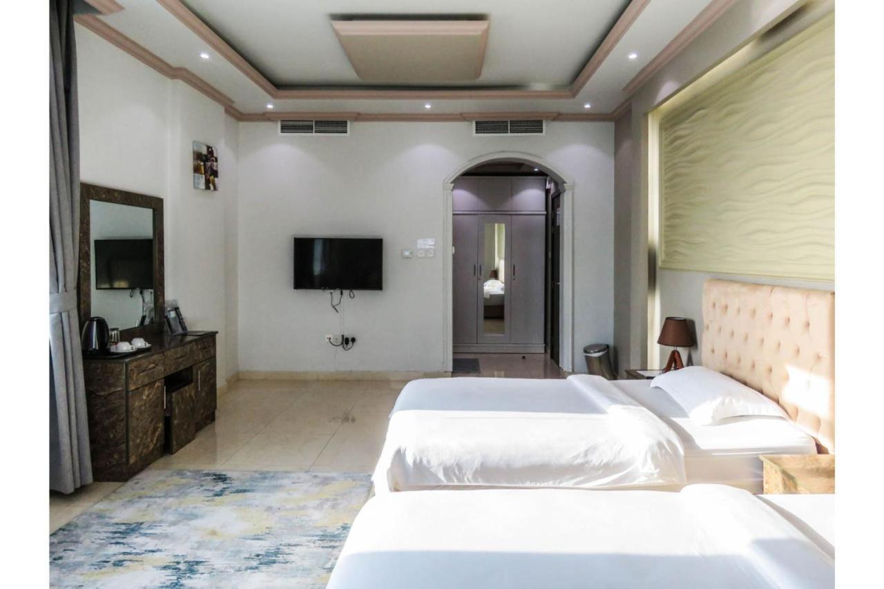Bareen Hotel Ajman Exterior photo